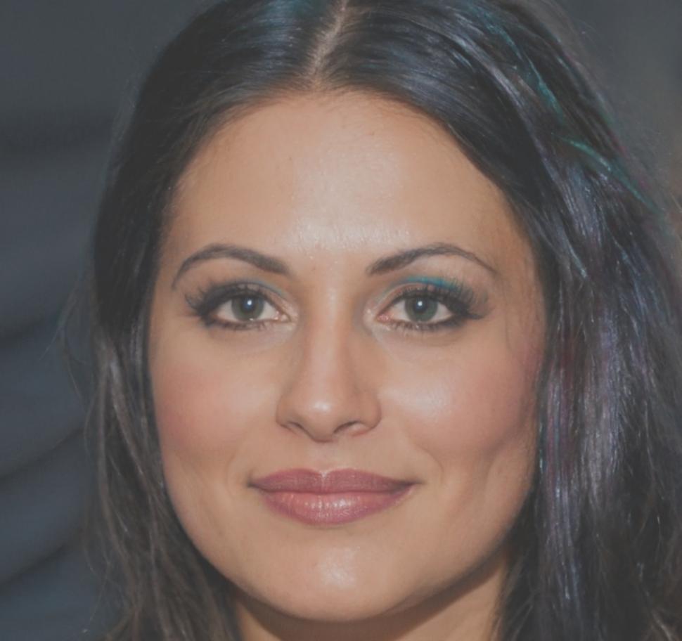 Führungskraft beim Studium von Lernmaterialien für Teamentwicklung